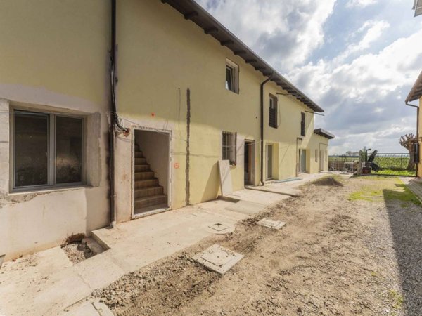 appartamento in vendita a San Pietro in Casale in zona Poggetto