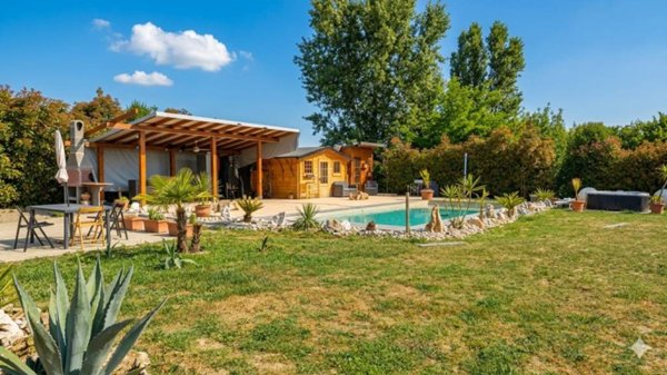 casa indipendente in vendita a San Pietro in Casale in zona Asia