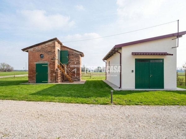 casa indipendente in vendita a San Pietro in Casale in zona Massumatico
