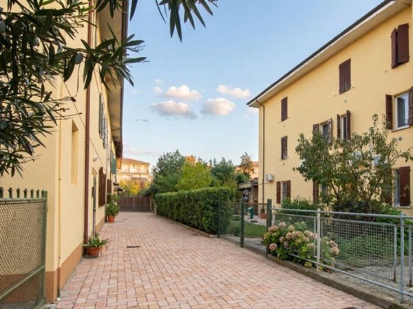 casa indipendente in vendita a San Pietro in Casale in zona Rubizzano