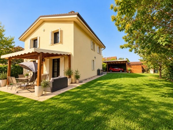 casa indipendente in vendita a San Pietro in Casale in zona Rubizzano