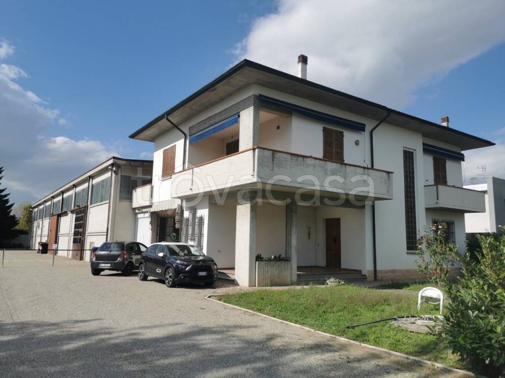 locale commerciale in vendita a Sant'Agata Bolognese