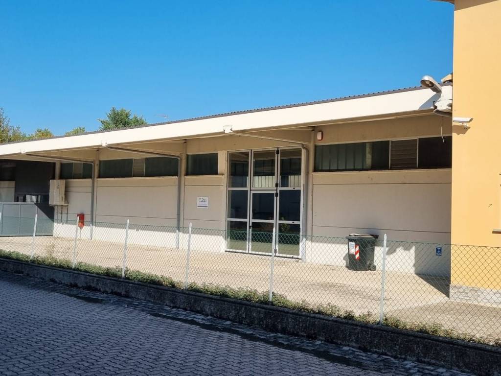 locale commerciale in vendita a Sant'Agata Bolognese