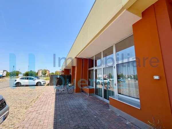 locale commerciale in vendita a Sant'Agata Bolognese