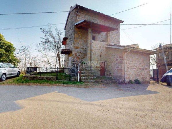 casa indipendente in vendita a Vergato in zona Castelnuovo