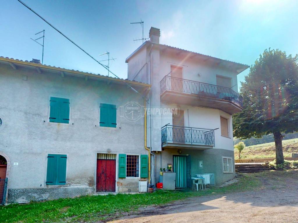 appartamento in vendita a Vergato in zona Tolè