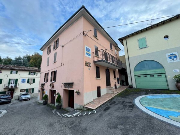 appartamento in vendita a Vergato in zona Tolè