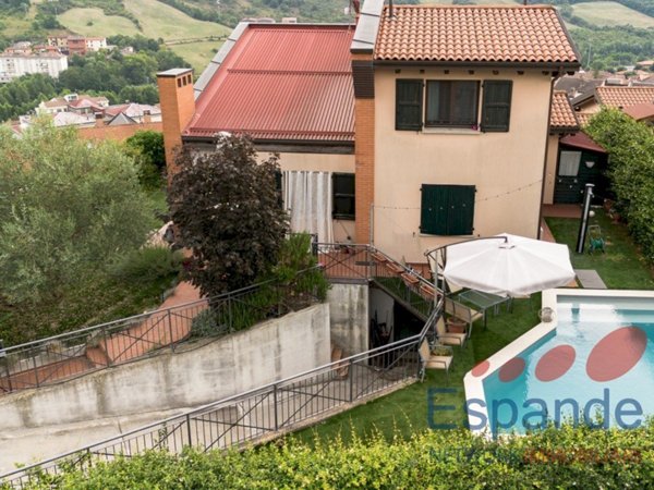 casa indipendente in vendita a Vergato