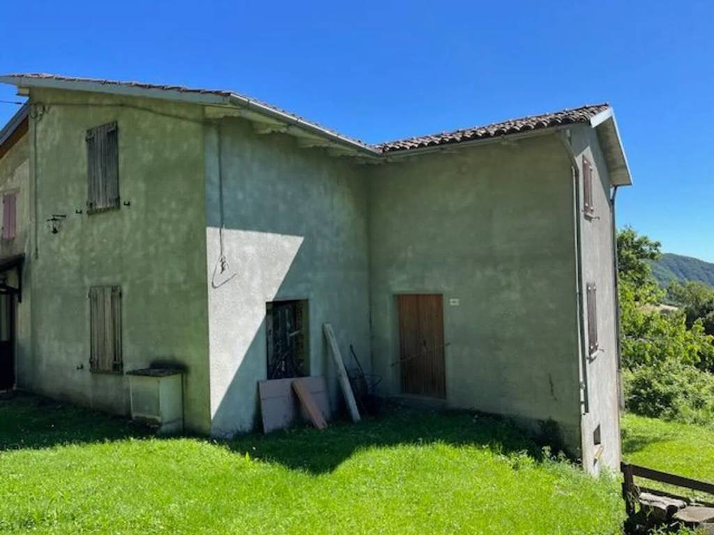 casa indipendente in vendita a Vergato in zona Prunarolo