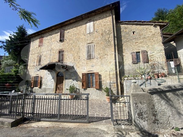 casa indipendente in vendita a Vergato in zona Riola