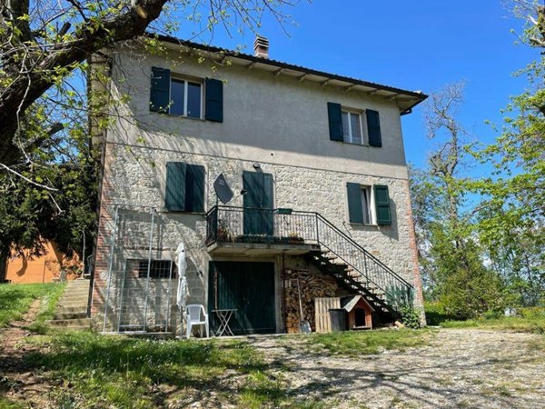 casa indipendente in vendita a Vergato in zona Tolè