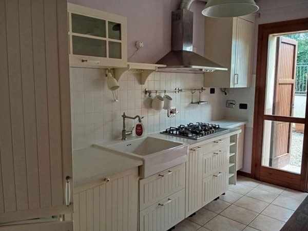 casa indipendente in vendita a Vergato in zona Tolè