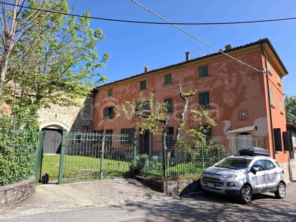 casa indipendente in vendita a Vergato in zona Cereglio