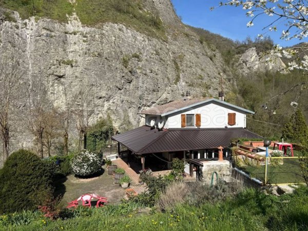 casa indipendente in vendita a Vergato