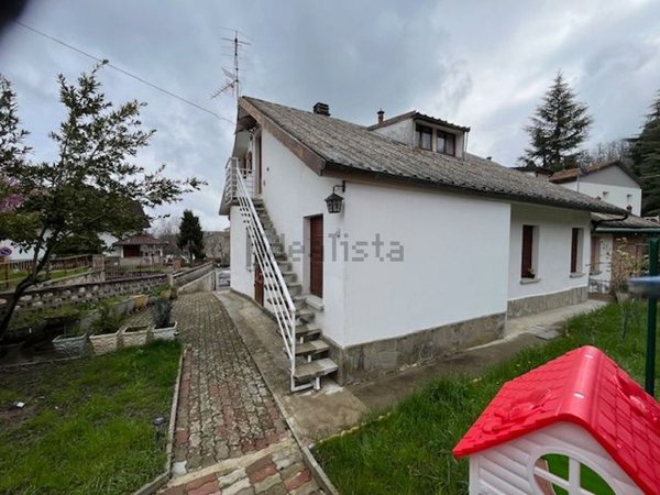 casa indipendente in vendita a Vergato in zona Tolè