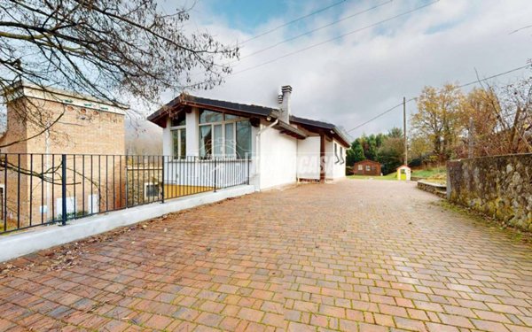 casa indipendente in vendita a Vergato