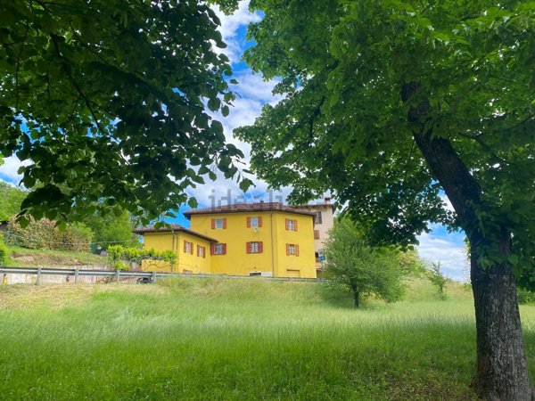 casa indipendente in vendita a Vergato in zona Calvenzano