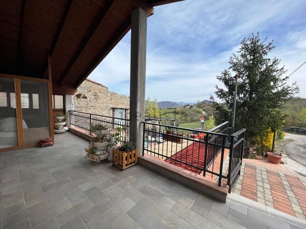 casa indipendente in vendita a Vergato in zona Castelnuovo