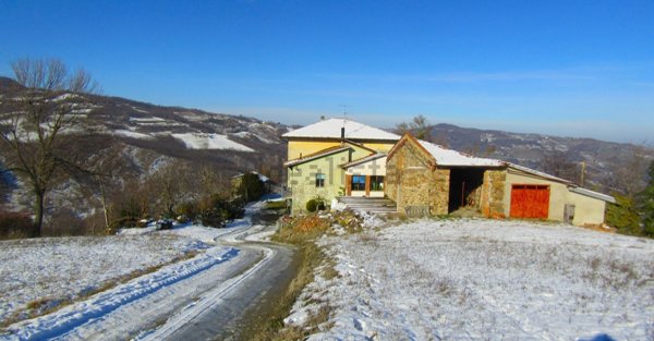 casale in vendita a Vergato in zona Tolè