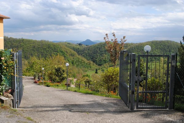 appartamento in vendita a Vergato in zona Tolè