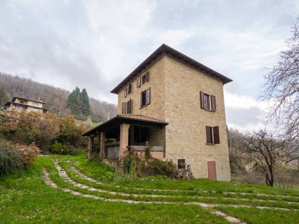 casa indipendente in vendita a Vergato in zona Cereglio