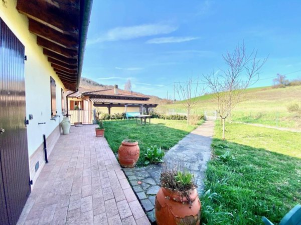 casa indipendente in vendita a Vergato in zona Tolè