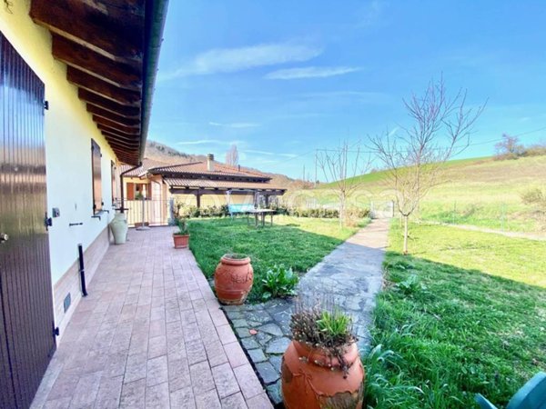 casa indipendente in vendita a Vergato in zona Tolè