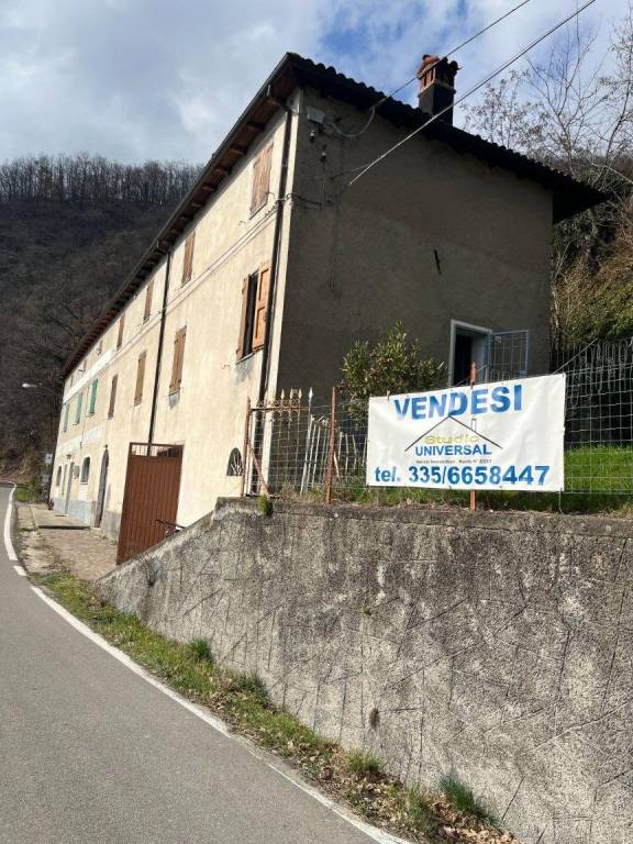 casa indipendente in vendita a Vergato in zona Cereglio