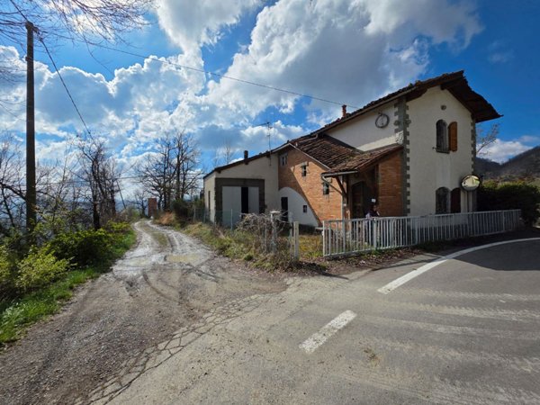 casa indipendente in vendita a Vergato in zona Cereglio