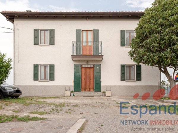 casa indipendente in vendita a Vergato in zona Castelnuovo
