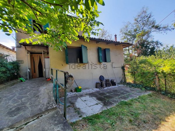 casa indipendente in vendita a Vergato in zona Cereglio