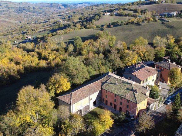 casa indipendente in vendita a Vergato in zona Tolè