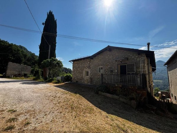 casa indipendente in vendita a Vergato in zona Riola