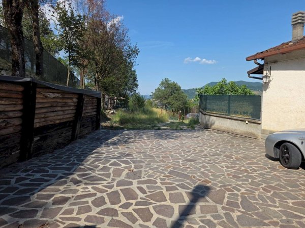 casa indipendente in vendita a Vergato in zona Castelnuovo