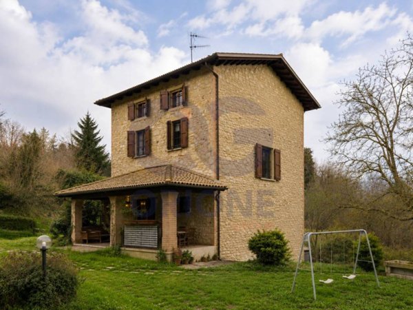 casa indipendente in vendita a Vergato in zona Cereglio