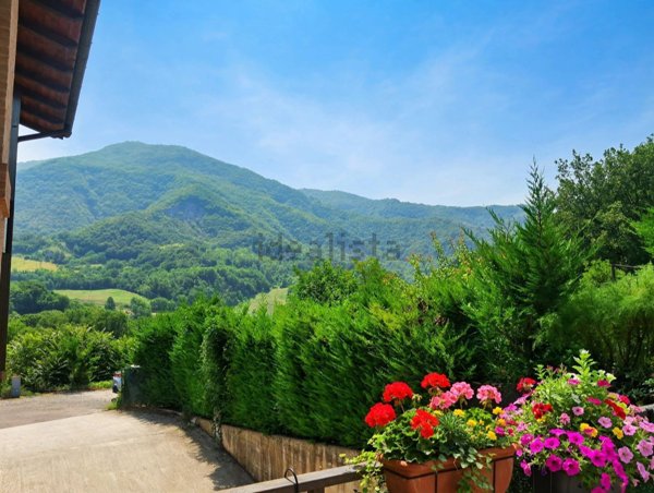 casa indipendente in vendita a Vergato in zona Calvenzano