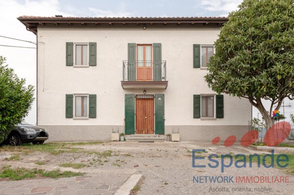 casa indipendente in vendita a Vergato in zona Castelnuovo