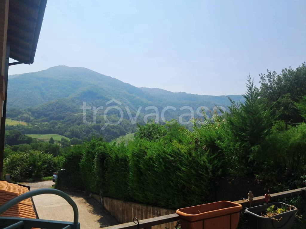 casa indipendente in vendita a Vergato in zona Calvenzano