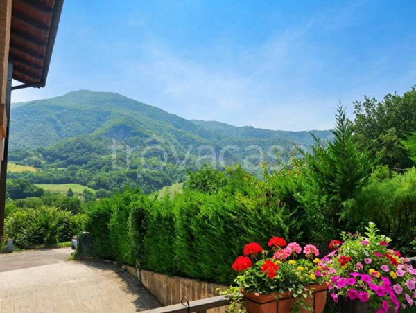 casa indipendente in vendita a Vergato in zona Calvenzano