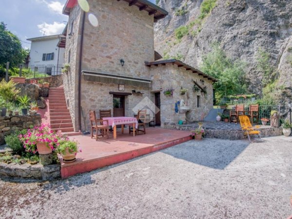 casa indipendente in vendita a Vergato in zona Castelnuovo