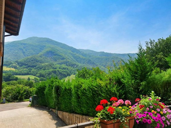 casa indipendente in vendita a Vergato in zona Calvenzano