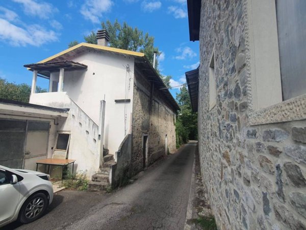 casa indipendente in vendita a Vergato in zona Castelnuovo
