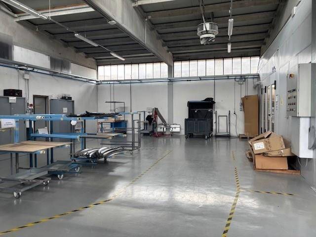 locale commerciale in vendita a Zola Predosa in zona Riale