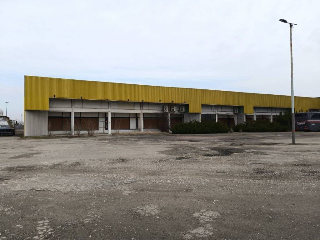 capannone in vendita a Zola Predosa