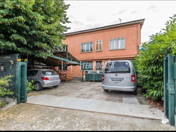 locale commerciale in vendita a Zola Predosa in zona Riale