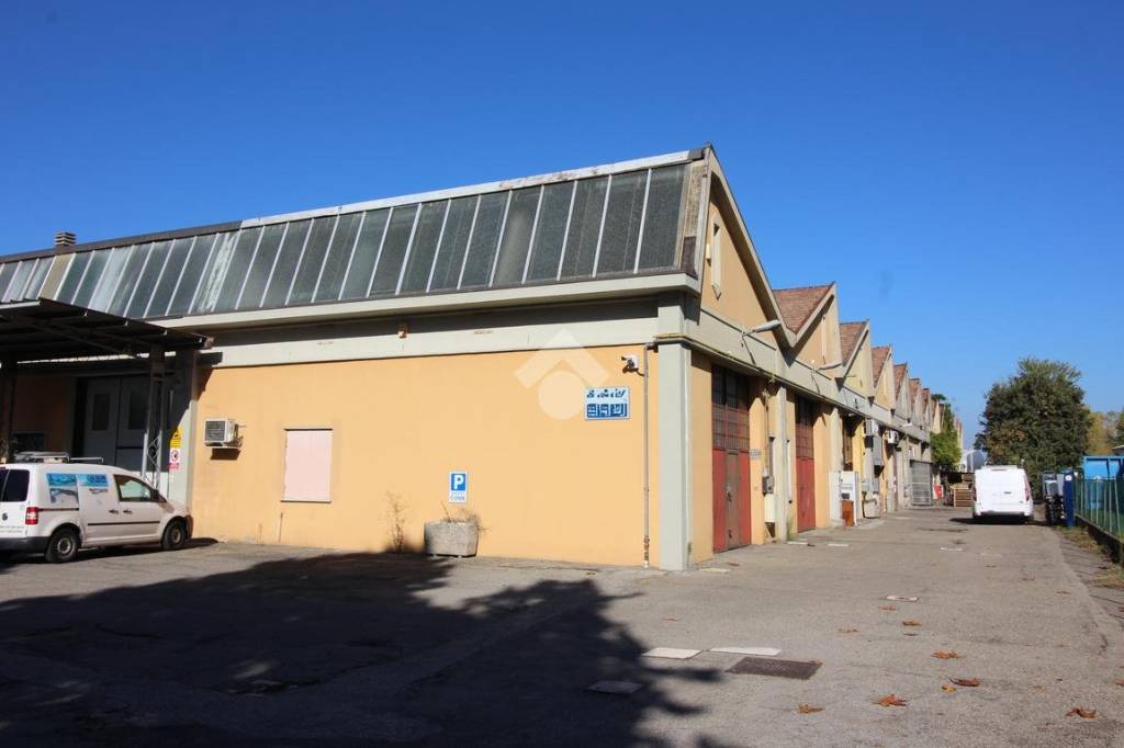 capannone in vendita a Zola Predosa