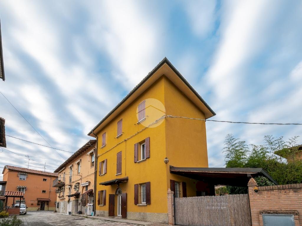 esavano in vendita a Zola Predosa in zona Madonna Prati