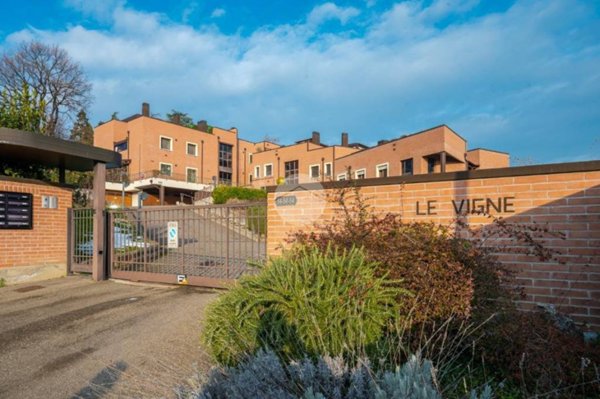 pentavano in vendita a Zola Predosa