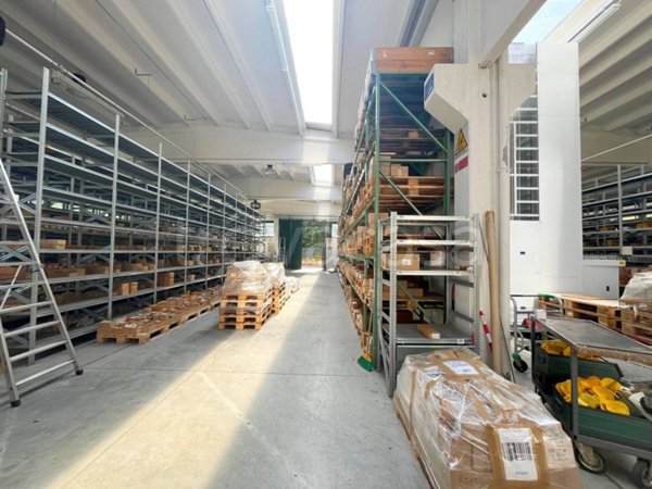 locale commerciale in vendita a Zola Predosa