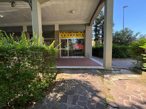 locale commerciale in vendita a Zola Predosa